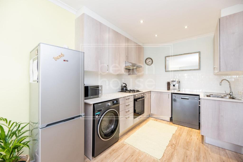 Warm Contemporary 2-bedroom Apartment- 7 Atlantic Port, Blouberg, Apartment Cape Town