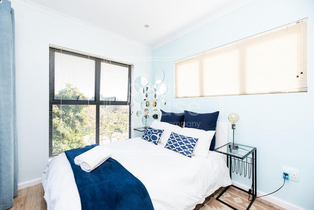Apartment Warm Contemporary 2-bedroom Apartment- 7 Atlantic Port, Blouberg, *