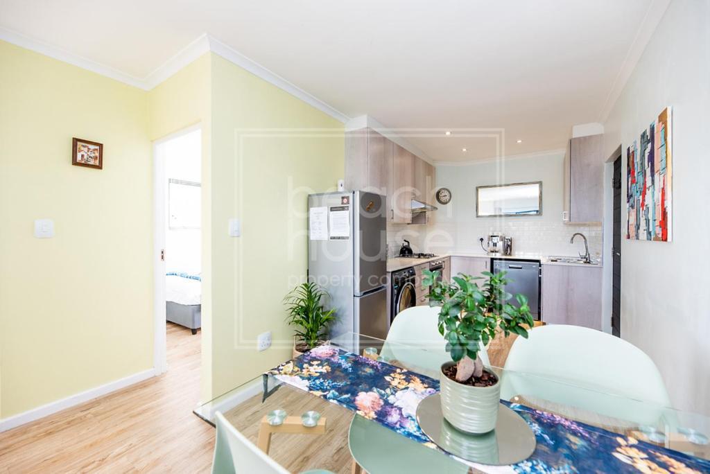 Apartment Warm Contemporary 2-bedroom Apartment- 7 Atlantic Port, Blouberg, *