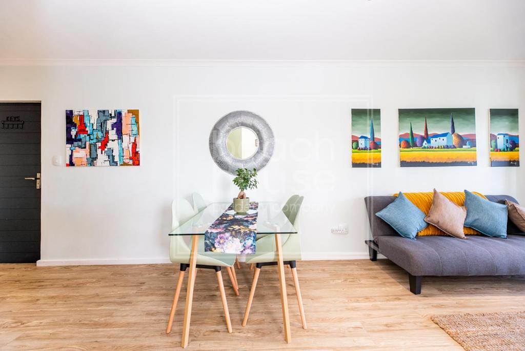 Apartment Warm Contemporary 2-bedroom Apartment- 7 Atlantic Port, Blouberg,
