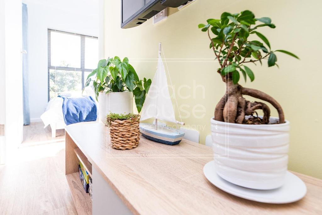 Warm Contemporary 2-bedroom Apartment- 7 Atlantic Port, Blouberg, Apartment